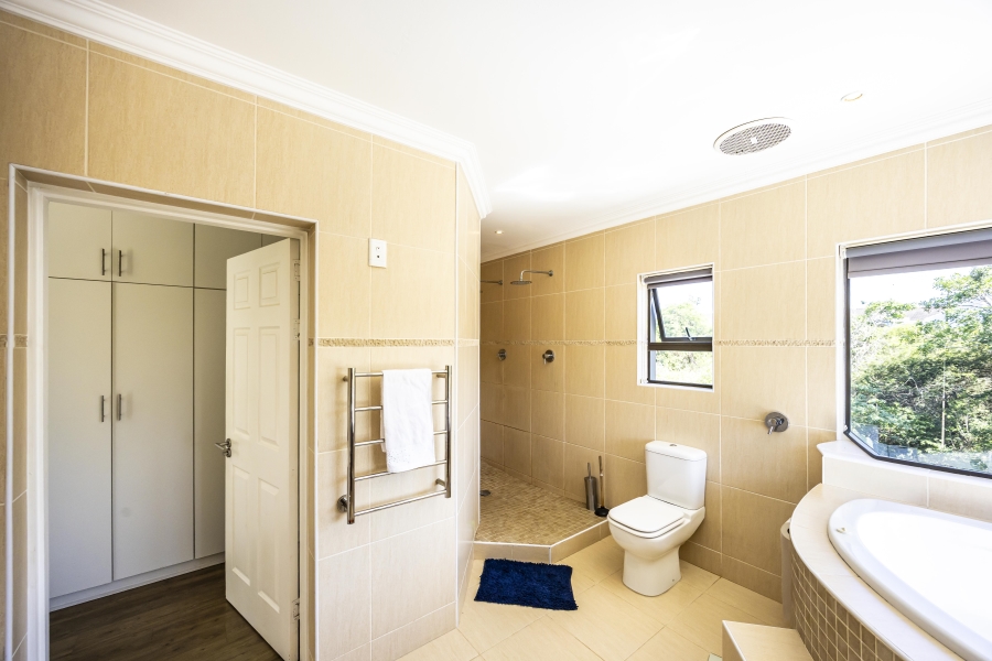 5 Bedroom Property for Sale in Beacon Bay Eastern Cape